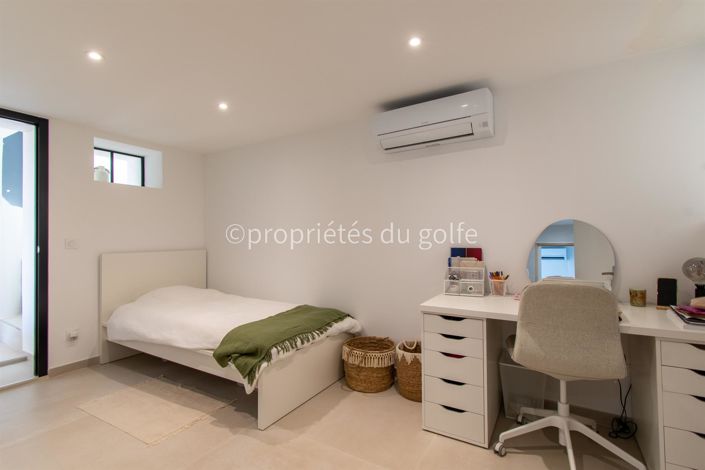 Image No.17-3 Bed House for sale