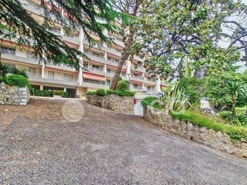 4 Bed Apartment for sale
