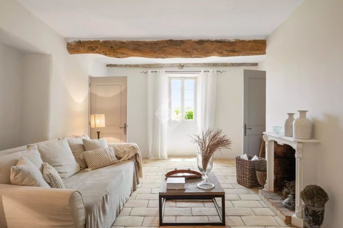 Image No.8-7 Bed House for sale