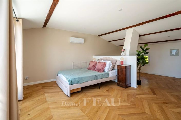 Image No.11-5 Bed House for sale