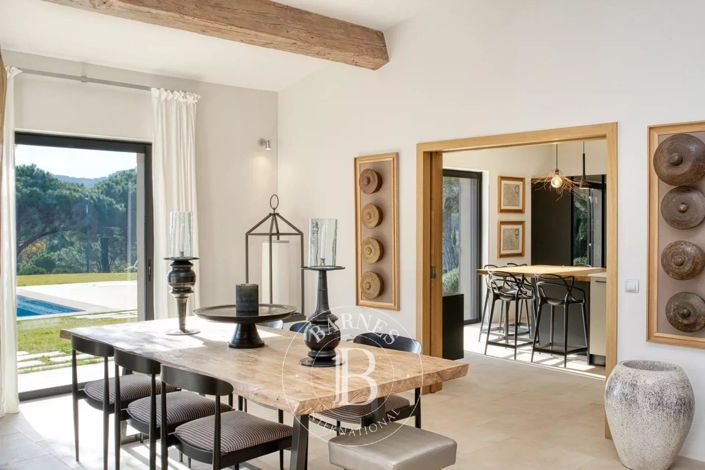 Image No.7-6 Bed House for sale