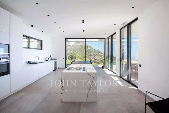 Image No.10-5 Bed House for sale