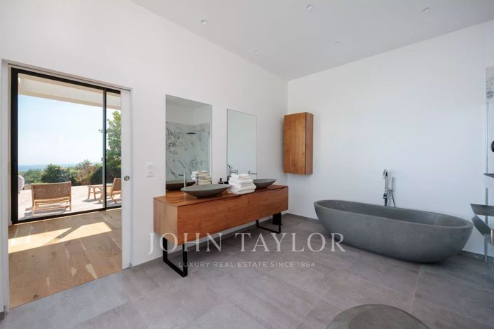 Image No.12-5 Bed House for sale