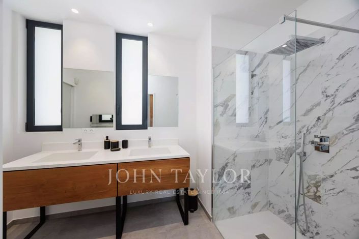 Image No.18-5 Bed House for sale