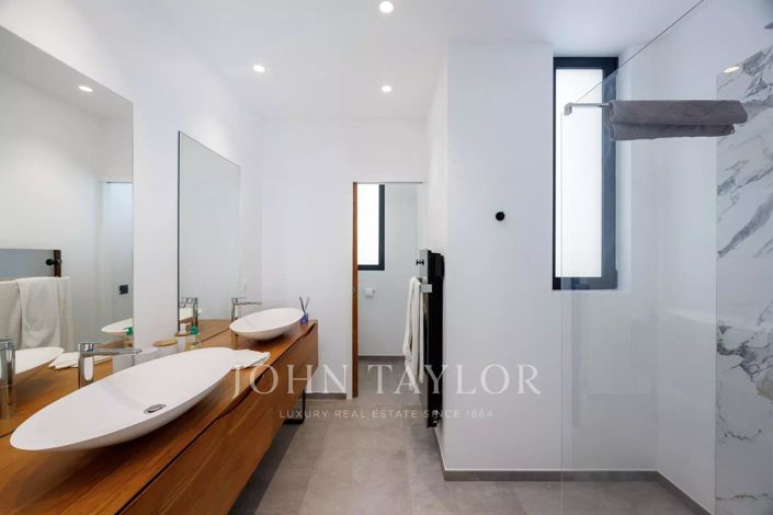 Image No.22-5 Bed House for sale