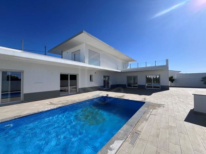 Image No.1-4 Bed House for sale