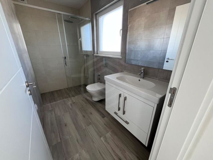 Image No.15-4 Bed House for sale