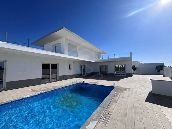 Image No.21-4 Bed House for sale