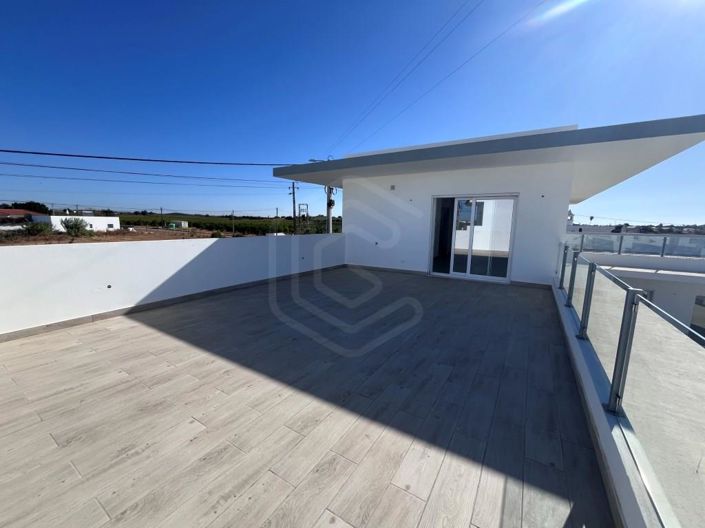 Image No.23-4 Bed House for sale