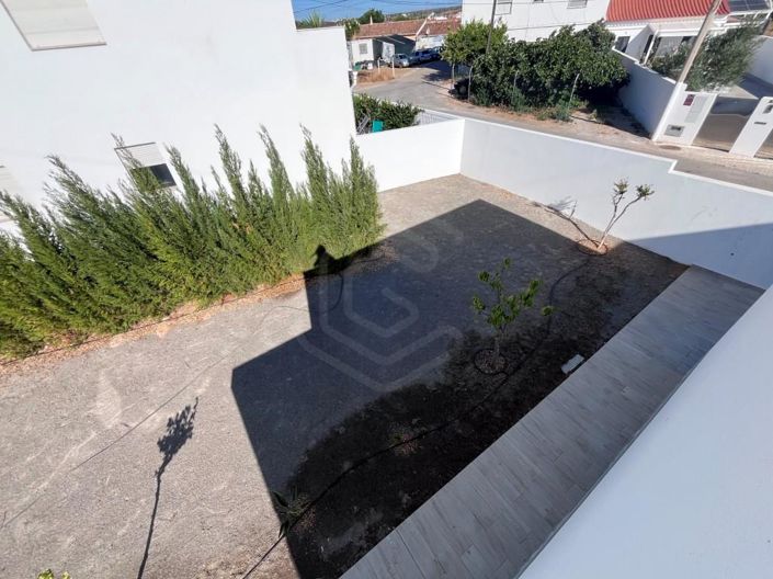 Image No.24-4 Bed House for sale