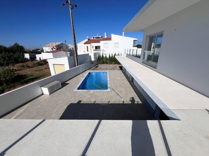 Image No.27-4 Bed House for sale