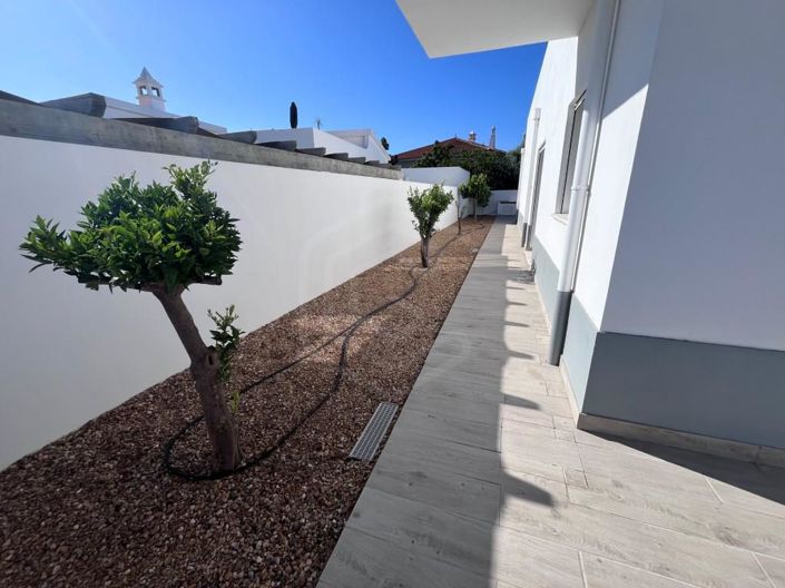 Image No.5-4 Bed House for sale