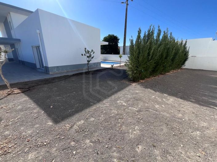 Image No.6-4 Bed House for sale