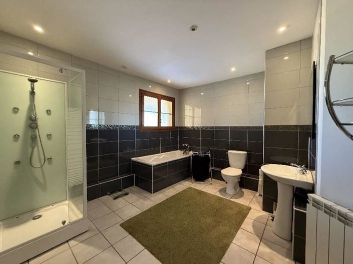 Image No.10-4 Bed House for sale