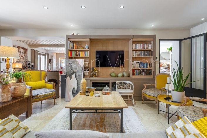 Image No.8-5 Bed House for sale