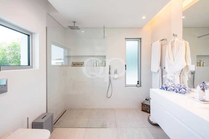 Image No.11-5 Bed House for sale