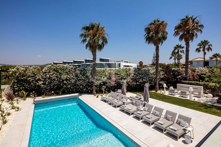 Image No.17-5 Bed House for sale