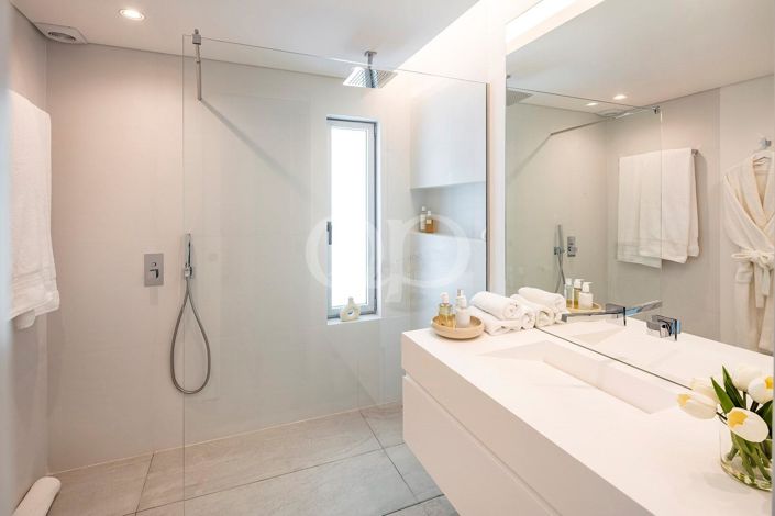 Image No.21-5 Bed House for sale