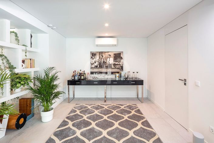 Image No.30-5 Bed House for sale