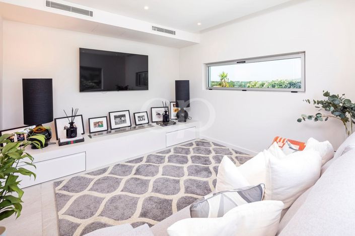 Image No.9-5 Bed House for sale