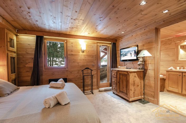 Image No.9-6 Bed House for sale