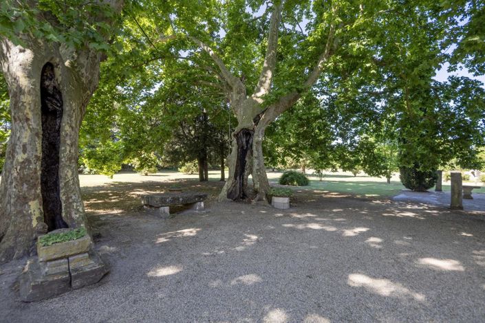 Image No.8-10 Bed House for sale