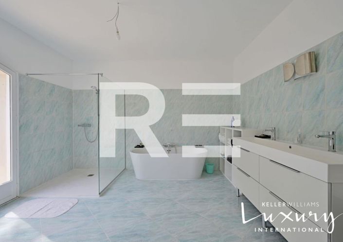 Image No.9-5 Bed House for sale