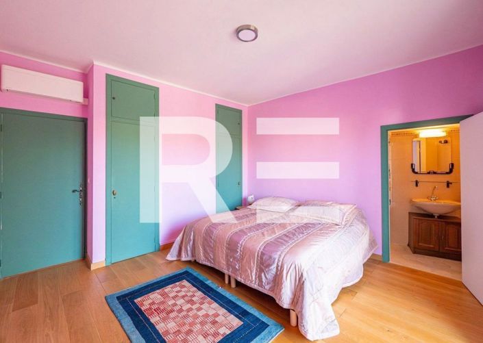 Image No.6-4 Bed House for sale