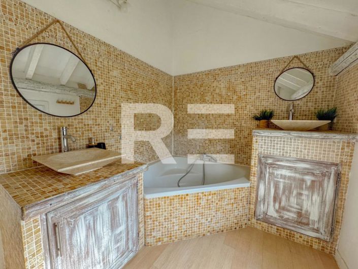 Image No.24-6 Bed House for sale