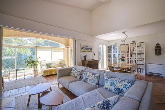 Image No.18-4 Bed House for sale