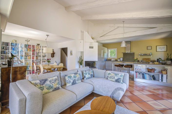 Image No.19-4 Bed House for sale