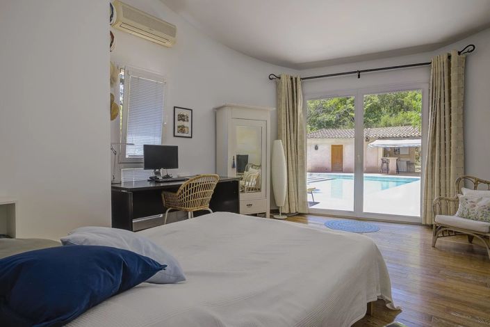 Image No.25-4 Bed House for sale