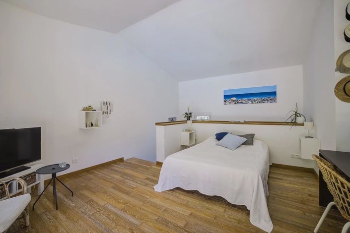 Image No.30-4 Bed House for sale