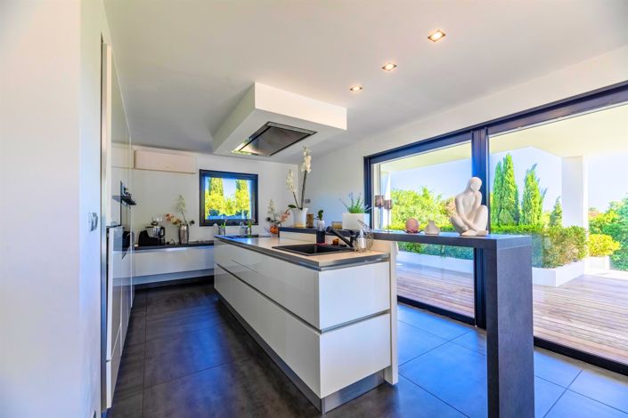 Image No.6-4 Bed House for sale