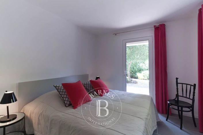 Image No.14-6 Bed House for sale