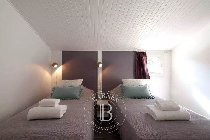 Image No.16-6 Bed House for sale