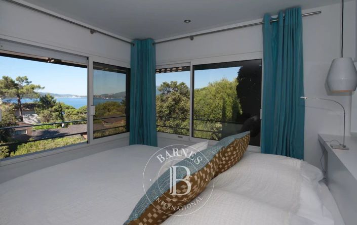 Image No.17-6 Bed House for sale