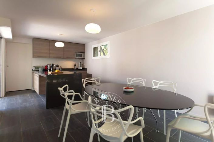 Image No.7-6 Bed House for sale