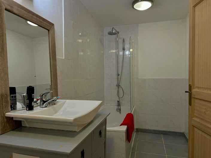 Image No.15-6 Bed House for sale