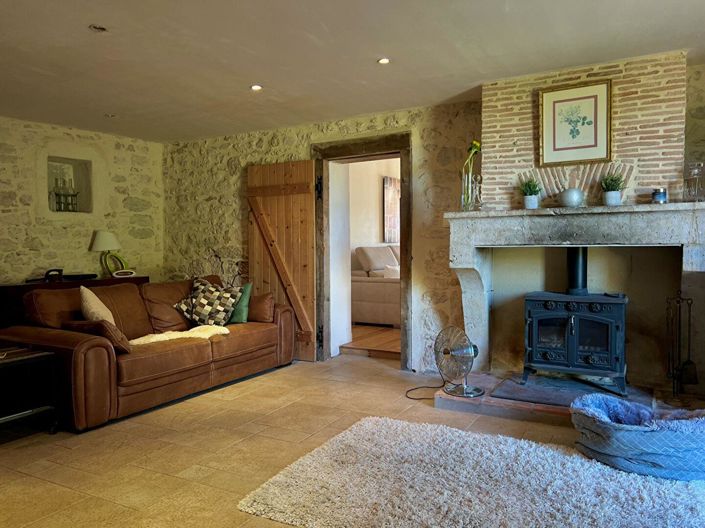 Image No.7-6 Bed House for sale