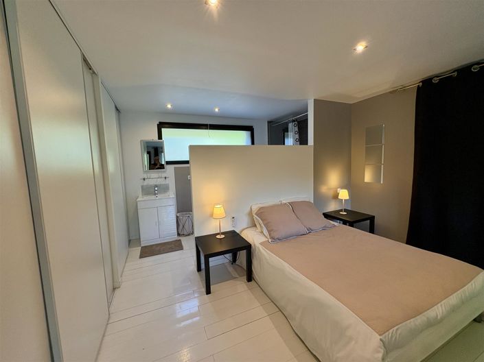 Image No.17-4 Bed House for sale