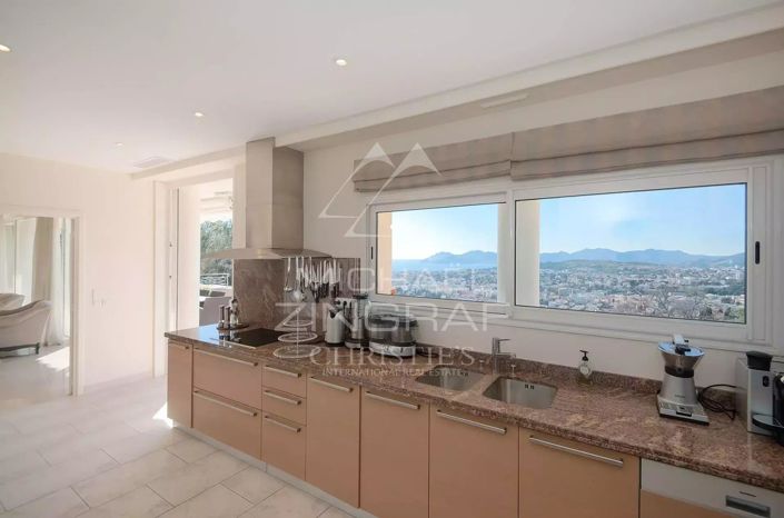 Image No.10-5 Bed House for sale