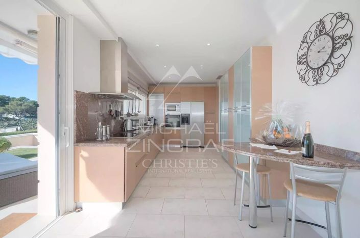 Image No.11-5 Bed House for sale