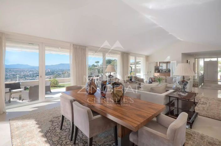 Image No.8-5 Bed House for sale