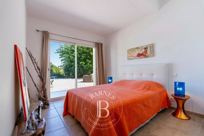 Image No.10-4 Bed House for sale