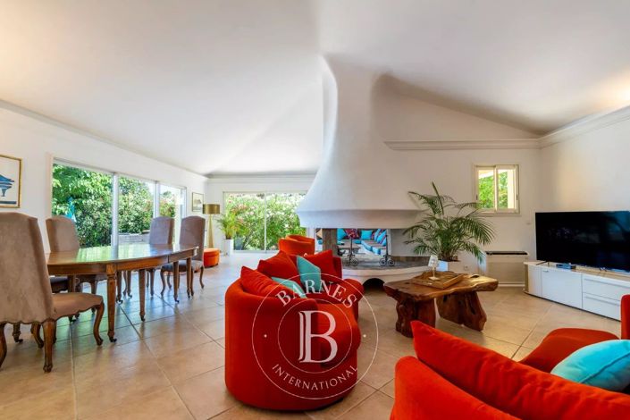 Image No.6-4 Bed House for sale