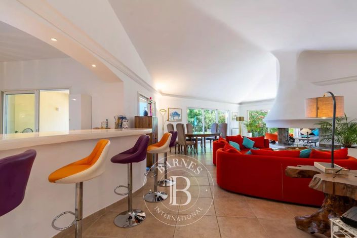 Image No.7-4 Bed House for sale