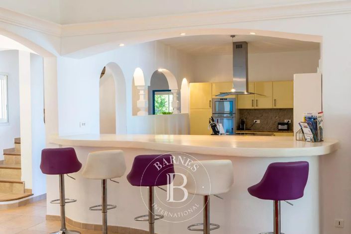 Image No.9-4 Bed House for sale