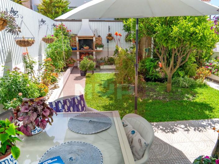 Image No.1-3 Bed House for sale