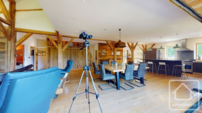 Image No.11-8 Bed Property for sale